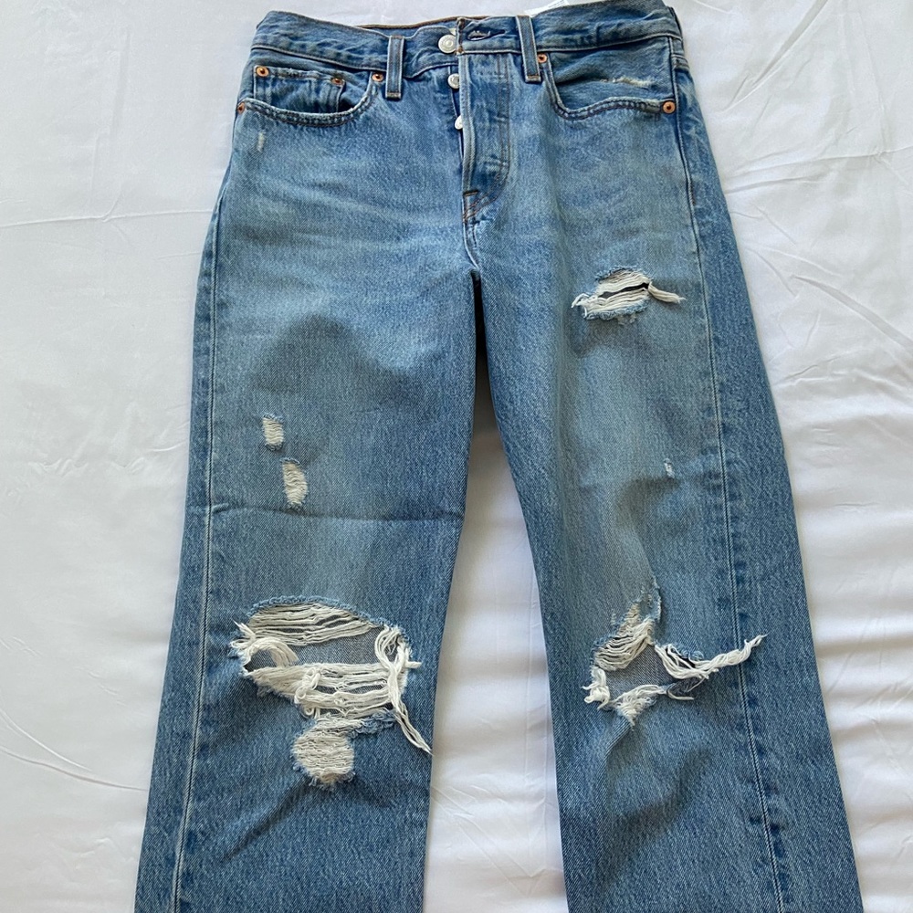 LEVI’s Wedgie Straight Fit Distressed Jeans